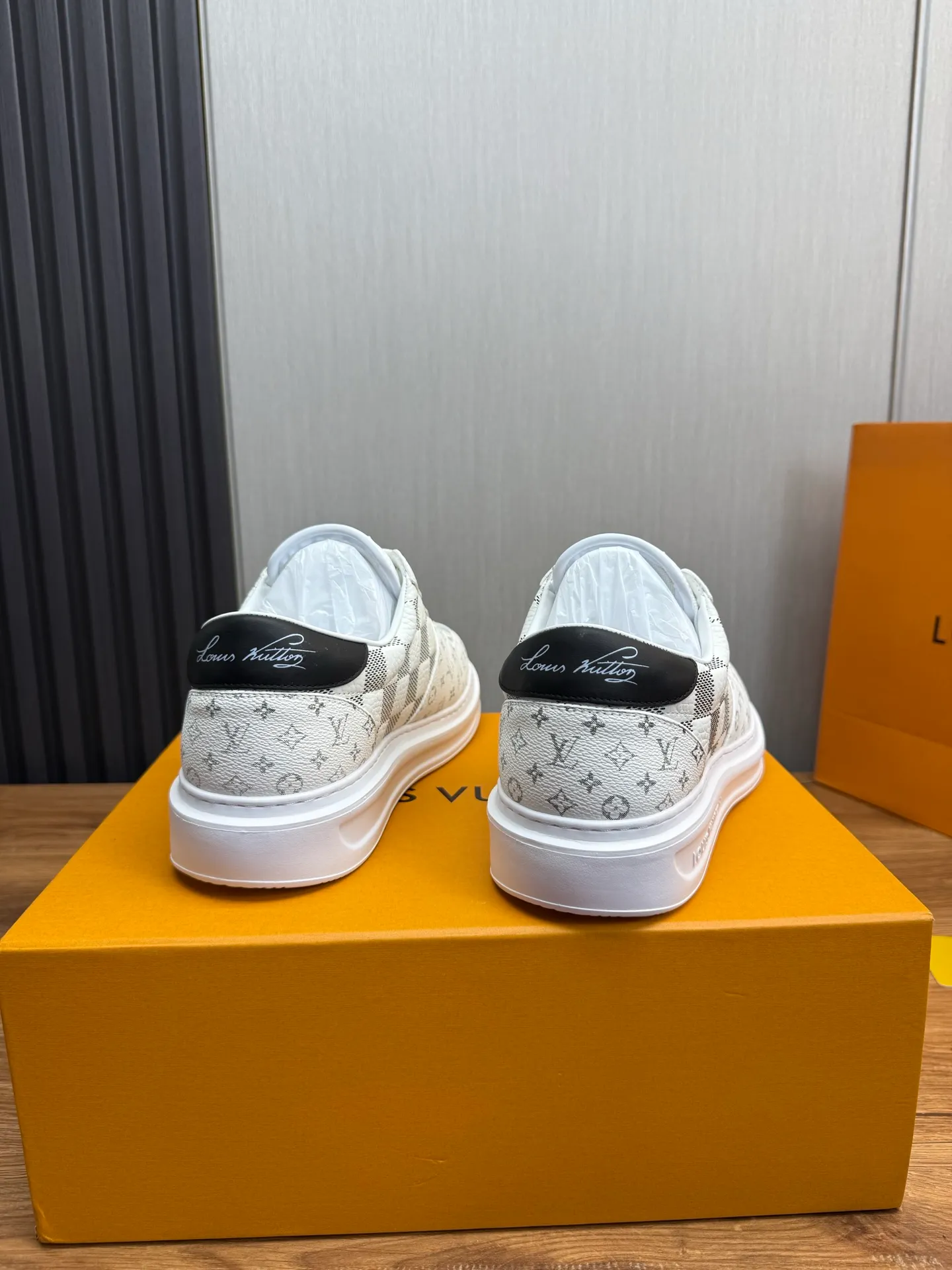Men's shoes 💰840💰 LOUIS VUITTON [Luden Yiwei] The new trendy Lv is on the market 🎁, casual and fashionable men's shoes 👟 1:1 shipment ⬆️The upper is made of imported cowhide + cowhide mesh lining, the original wear-resistant rubber outsole, the version is simple and elegant, exclusive for trendy men. 38-45 (38.45 is non-refundable if made to order)